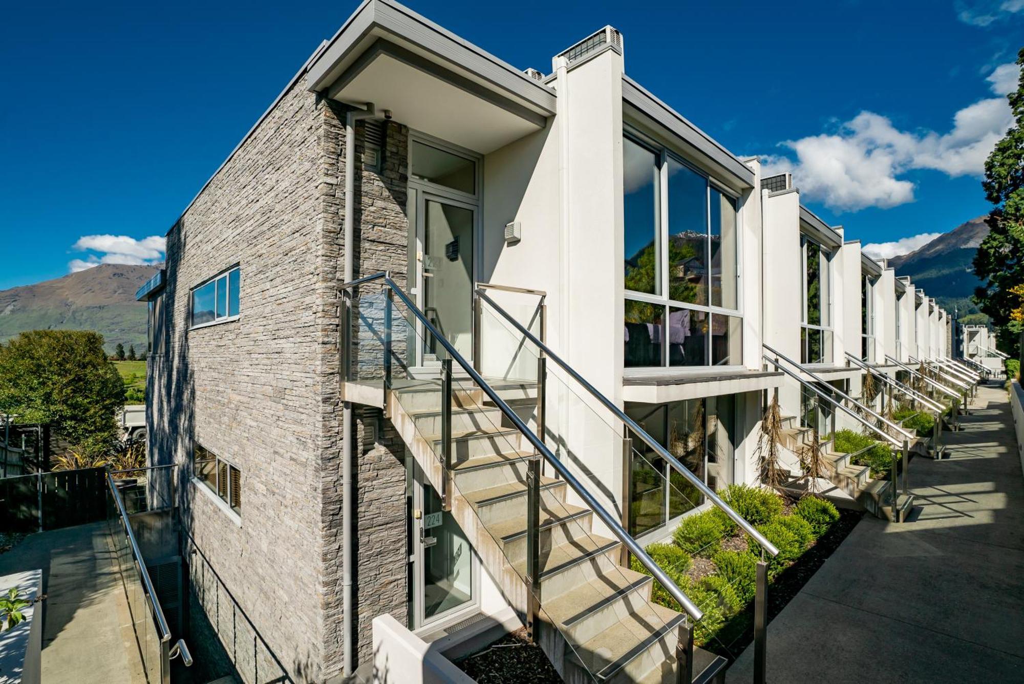 Modern Executive Living In Pounamu Κουίνσταουν Εξωτερικό φωτογραφία